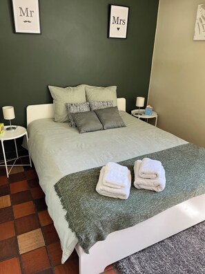 5 habitaciones, cuna de viaje, wifi gratis y ropa de cama 