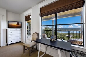 Smart TV, fireplace, stereo