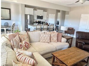 Living area - Relaxing Masters Rental (North Augusta)