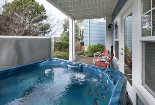 Dreamy Luxury Oceanview Home w/ Hottub.  Easy walk to beach.