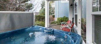 Dreamy Luxury Oceanview Home w/ Hottub.  Easy walk to beach.