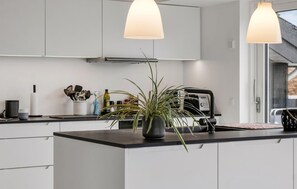 Jääkaappi, uuni, liesi, astianpesukone