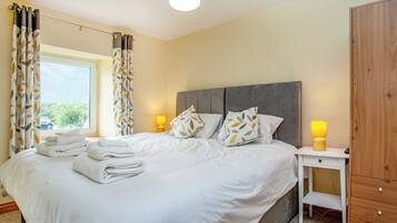 3 bedrooms, free WiFi, bed sheets