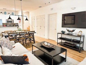 Televisión y oficina 