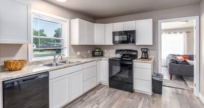 Quaint new renovation perfect for your large group