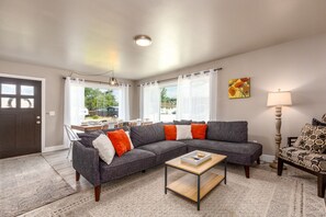 TV - Quaint new renovation perfect for your large group (Billings)