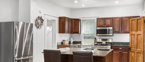 مستلزمات طهي/أطباق/أوعية