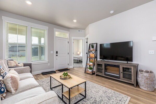 TV - Charming 3-bedroom in vibrant new neighborhood (Yellowstone County)