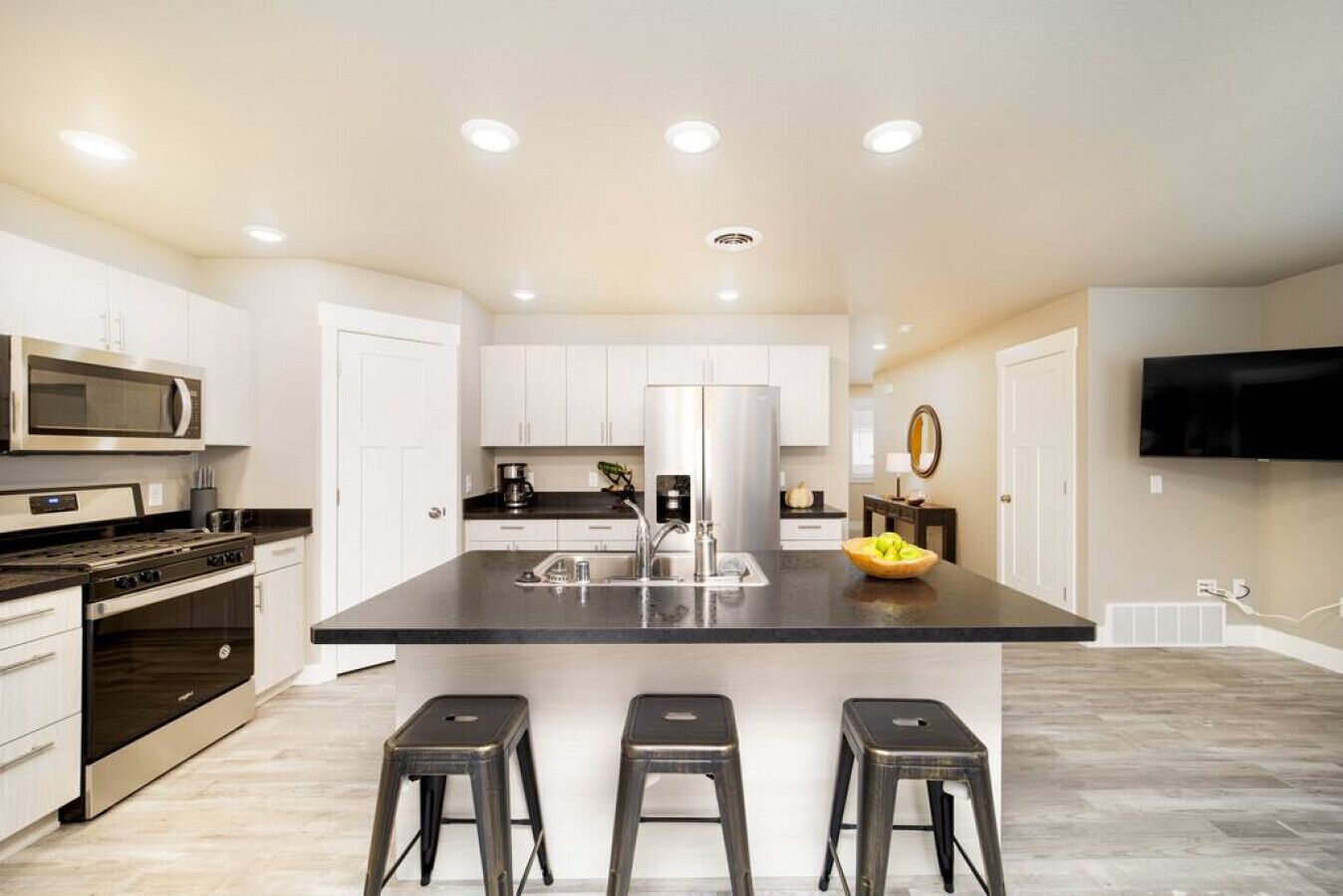 Refrigerador, microondas, horno y parrilla de estufa 