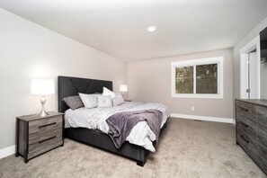 3 Schlafzimmer, Schreibtisch, Bügeleisen/Bügelbrett, WLAN