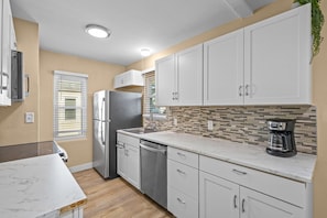 Cookware/dishes/utensils