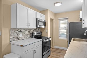 Kochgeschirr/Geschirr/Besteck