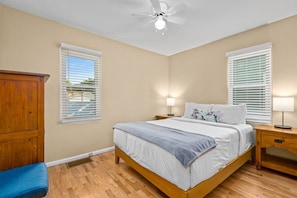 3 bedrooms, desk, iron/ironing board, WiFi - Snug, neighborly home perfect for your small group (Billings)