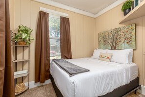 1 bedroom, desk, iron/ironing board, WiFi