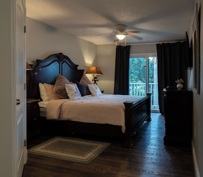 4 bedrooms, desk, iron/ironing board, free WiFi