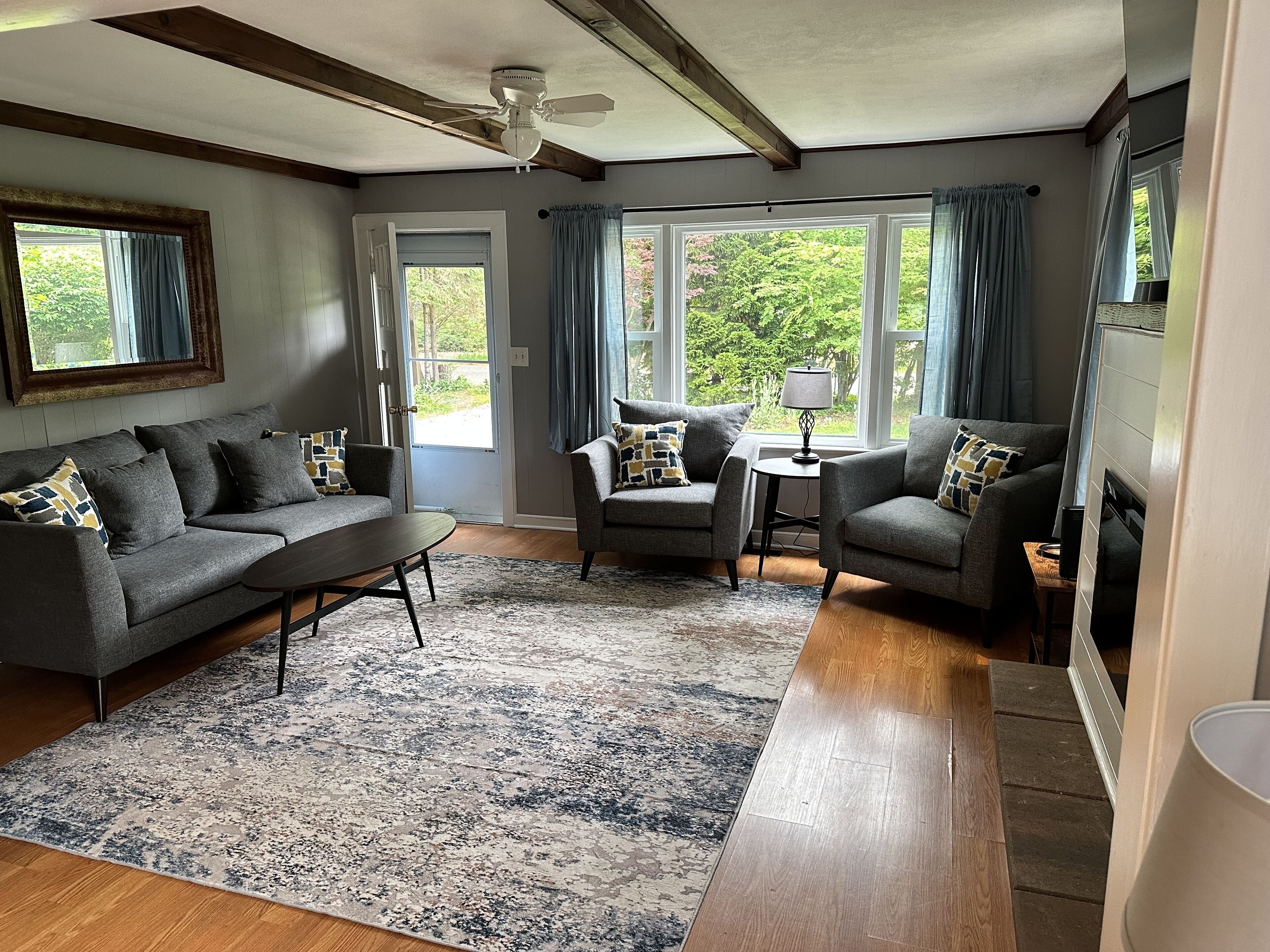 Hamptons cottage, walk to Shinnecock Bay, minutes from ocean beaches and town.