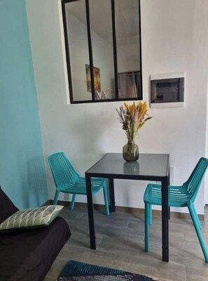 Dining - Property in peaceful, central countryside (Ducos)