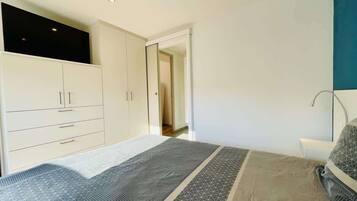 2 bedrooms, iron/ironing board, free WiFi, bed sheets