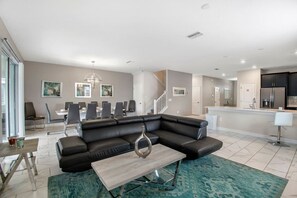 Älytelevisio, videopelejä, pöytäjalkapallopöytä