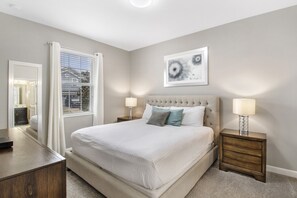 8 Schlafzimmer, Bügeleisen/Bügelbrett, Reisekinderbett, kostenloses WLAN