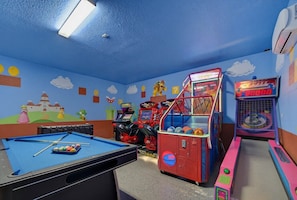 Games room - Outstanding 8BR Resort Pool Home Near Disney World (Four Corners)