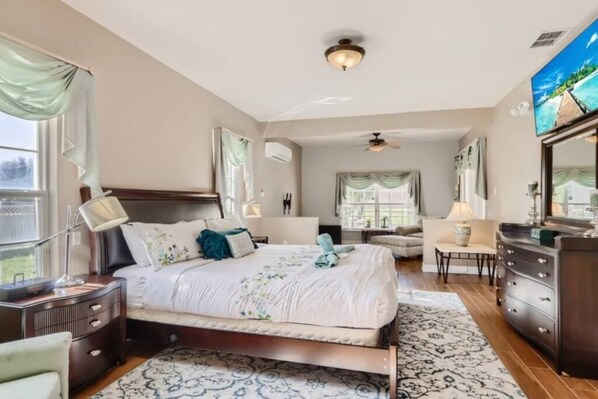 5 bedrooms, desk, iron/ironing board, travel cot