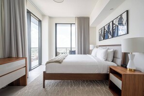 2 chambres, fer et planche à repasser, lit de bébé portatif