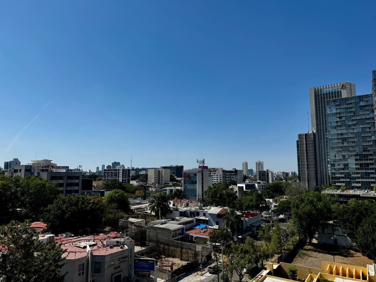 Thành phố nhìn từ nơi lưu trú