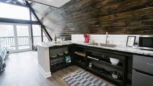 Coffee/tea maker, fridge, microwave, stovetop - Beautiful A-Frame with Private Deck w/ Upgraded Jacuzzi and Incredible View! (New Braunfels)