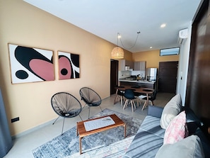 Appartement Confort | Salle de séjour | Téléviseur au plasma de 50 po avec télévision numérique, téléviseur