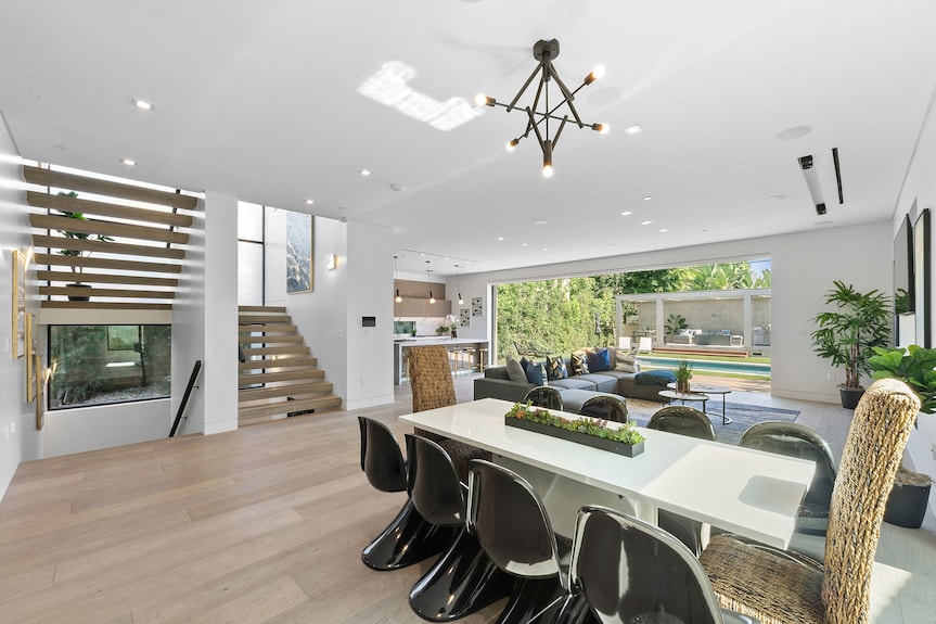 Marvelous 4 Story Villa With Movie Theater, Pool, Sauna & Rooftop - Hollywood, CA