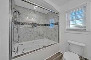 تجهيزات دش، مجففات شعر، مناشف، صابون