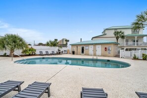 حمّام سباحة خارجي