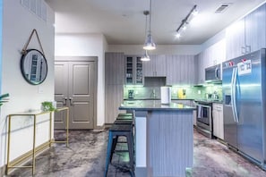 Fridge, microwave, oven, stovetop - Boulevard Stays Luxurious 2BR King Suite Pool, Parking, Gym (Richardson)