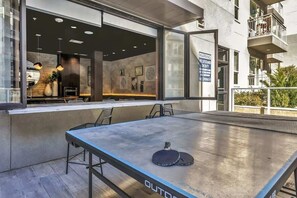 Outdoor dining - Boulevard Stays Dashing King Studio Suite Pool, Parking Gym M (Richardson)