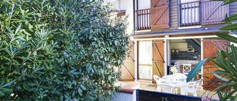屋外ダイニングエリア