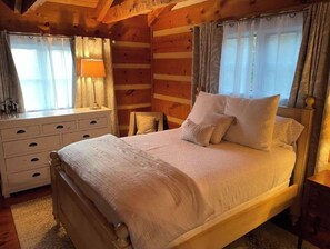 3 chambres, coffres-forts dans les chambres, bureau