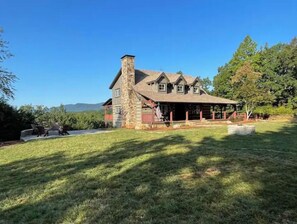 Exterior - Cabin Dream is 20 minutes from TIEC.  1 hr. from Biltmore Estate.  WC accessible (Mill Spring)