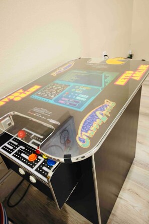 Games room - Moonlight Mountain View/Game Room/5BR/3BA (Indio)