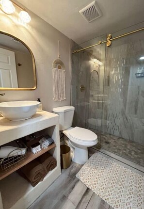 Shower, hair dryer, towels, toilet paper