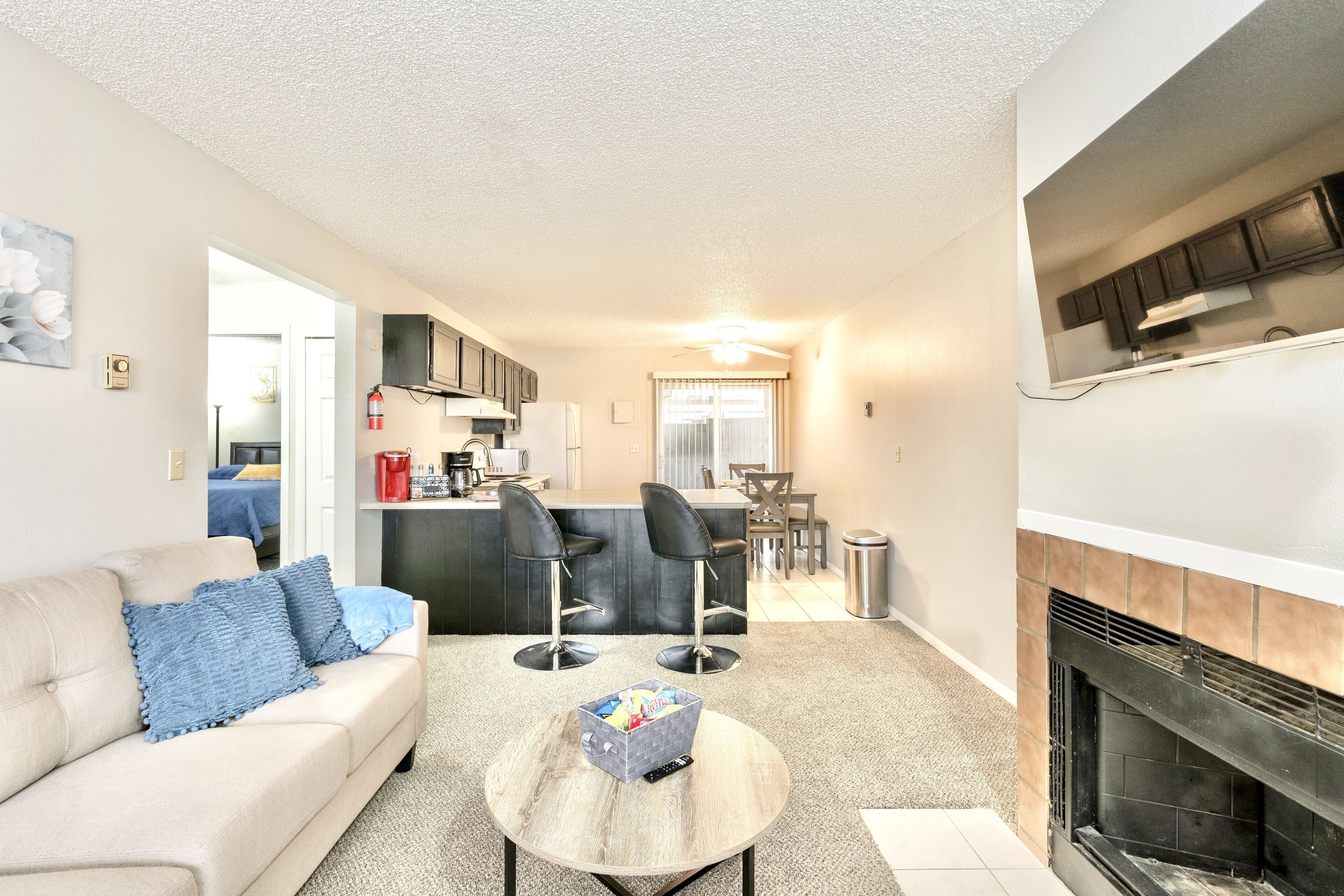 Televisión de pantalla plana de 54 pulgadas con canales digitales 