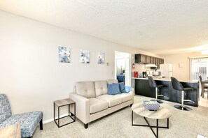 54 吋平面電視連數碼電視頻道、電視、串流服務