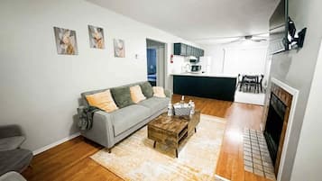 Apartment | Living area | Flat-screen TV