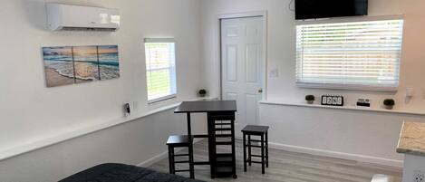 1 habitación, escritorio, wifi y ropa de cama