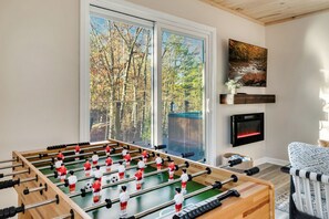 Games room - Serene Gem by Dollywood w/hotub (Sevierville)