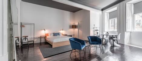 1 bedroom, desk, internet, bed sheets
