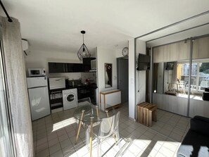 Interior - Appartement T2 avec terrasse et parking couvert à proximité de la plage (LE CAP D AGDE)