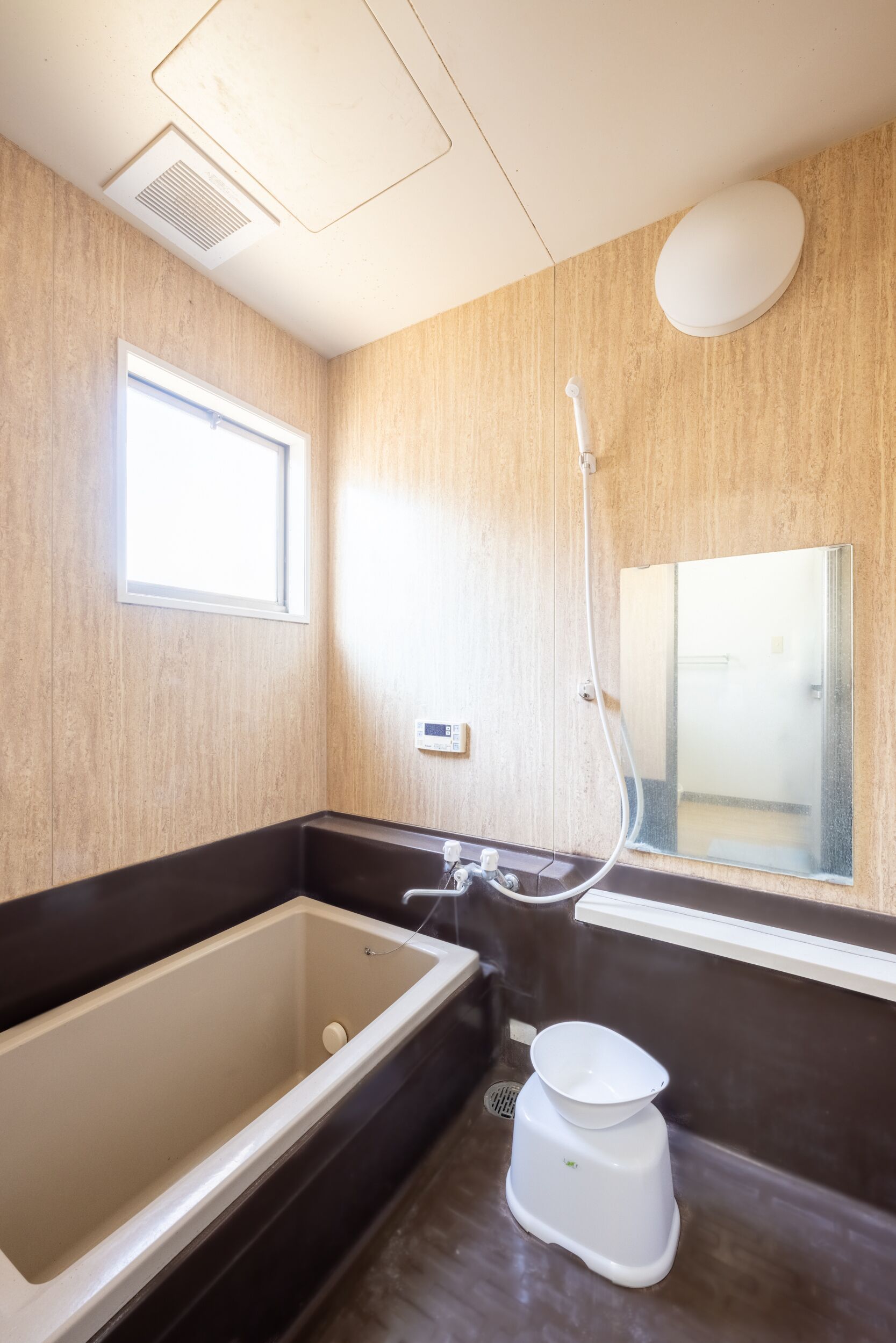 Basic Cottage | Bathroom | Hair dryer, towels