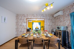 Basic Cottage | Living area