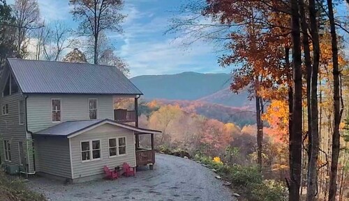 Smokey Mountain Getaway - Amazing Views - Family Friendly